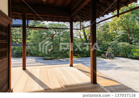 Autumn in Kenninji Temple, Kyoto - Daiyuen Garden in front of the abbot's chamber Autumn in Kenninji Temple, Kyoto - Daiyuen Garden in front of the abbot's chamber 137037116