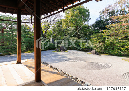 京都建仁寺的秋景－方丈前的大元園 137037117