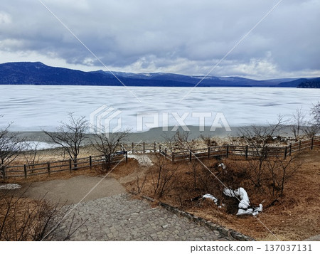 Lake Akan in winter, Bokke Walking Path Forest Lake Akan in winter, Bokke Walking Path Forest 137037131