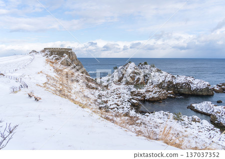"Aomori Prefecture" Snowy scenery at Ashigezaki Observatory, Hachinohe City 137037352