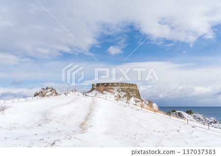 "Aomori Prefecture" Snowy scenery at Ashigezaki Observatory, Hachinohe City 137037383