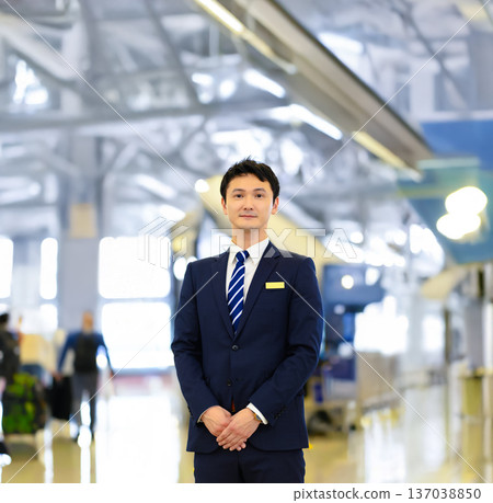 身著制服的機場維修技術人員 ■攝影合作：關西國際機場（KIX） 137038850