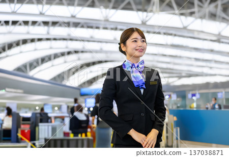 Airport ground staff welcoming us ■Photography cooperation: Kansai International Airport (KIX) Airport ground staff welcoming us ■Photography cooperation: Kansai International Airport (KIX) 137038871