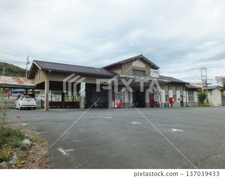 Kaminagatoro Station building Kaminagatoro Station building 137039433