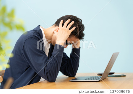 Worried man fatigue 137039676
