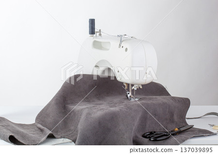 Sewing machine, stitching fabrics, needle in a round plan Sewing machine, stitching fabrics, needle in a round plan 137039895
