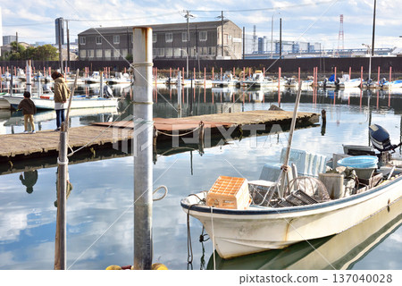 View of the boat dock at the mouth of the Ebi River in Funabashi 137040028