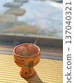 雪天，茶室裡茶碗中升起的熱氣 137040321