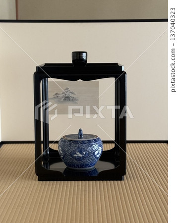 A stately tea ceremony room 137040323
