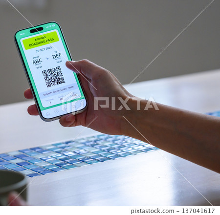 在智慧型手機上顯示登機證 137041617