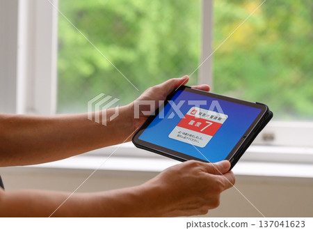 Tablet emergency earthquake alerts 137041623