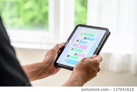 Chat screen on tablet Chat screen on tablet 137041628