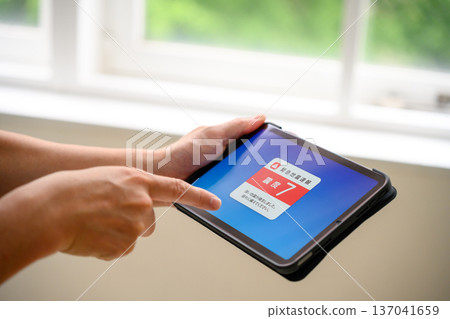 Tablet emergency earthquake alerts Tablet emergency earthquake alerts 137041659