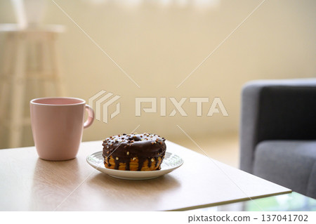 甜甜圈和馬克杯 甜甜圈和馬克杯 137041702