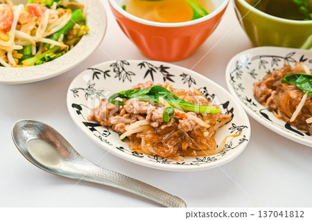 微波爐簡易麻婆粉絲 137041812