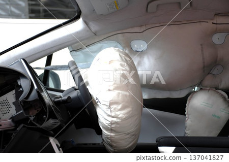 Airbag deployment status (fully deployed) 137041827