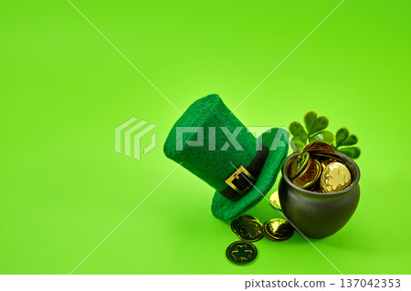St. Patrick's day leprechaun hat pot of gold St. Patrick's day leprechaun hat pot of gold 137042353
