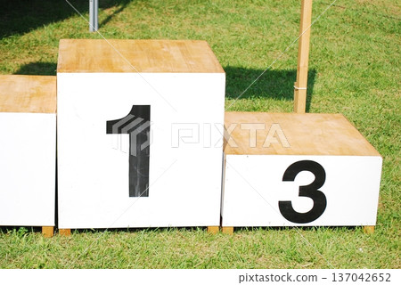 Podium Podium 137042652
