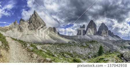 View of Paternkofel and the Tre Cime di Lavaredo, Italy View of Paternkofel and the Tre Cime di Lavaredo, Italy 137042938