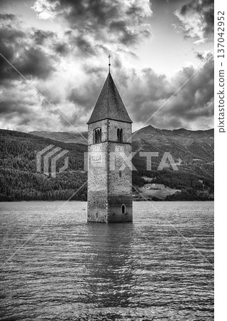 The iconic submerged Church Tower of Graun, Lake Reschensee, Italy 137042952