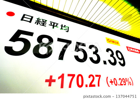 Tokyo Cityscape in Japan hits record high of 58,753 yen 39 yen stock price/closing price. Temporarily reached the 59,000 yen range for the first time on February 26th 137044751