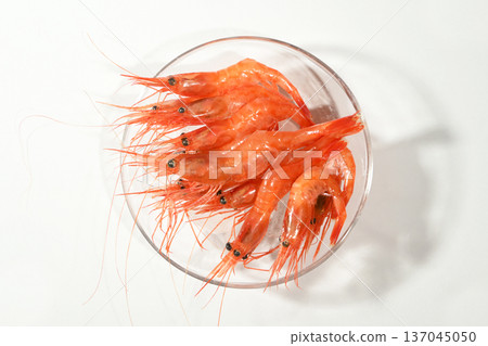 Fresh pink shrimp Fresh pink shrimp 137045050