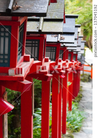 Vermilion lanterns on the approach to Kifune Shrine 137045192