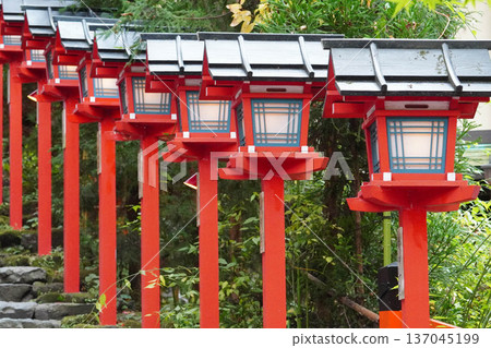 Vermilion lanterns on the approach to Kifune Shrine 137045199
