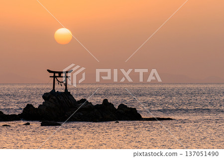 Yawata Natamiya Shrine in winter, Kishima and sunrise, Kitsuki City, Oita Prefecture Yawata Natamiya Shrine in winter, Kishima and sunrise, Kitsuki City, Oita Prefecture 137051490