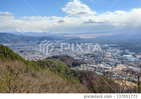 Fujiyoshida City scenery [taken from Kawaguchiko Tenjoyama Park] 137051772