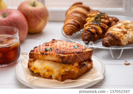 Delicious bread Delicious bread 137052587