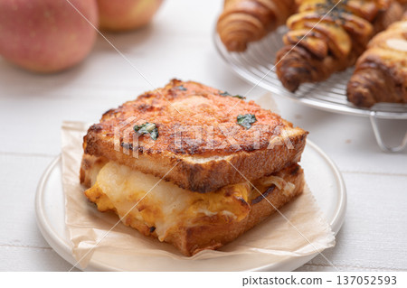 Delicious bread Delicious bread 137052593