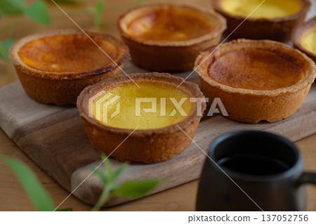 看起來很好吃的蛋撻 看起來很好吃的蛋撻 137052756