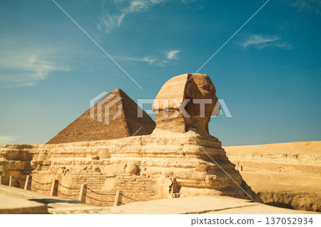 Sun Hitting Hard On The Sphinx Monument In Egypt Sun Hitting Hard On The Sphinx Monument In Egypt 137052934
