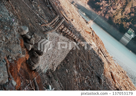 [Kanagawa Prefecture] Former National Route 413 emerges from the bottom of Lake Tsukui for the first time in decades due to a record drought 137053179