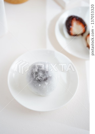 Strawberry Daifuku 137053320