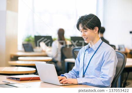 Business scene facing a computer 137053422
