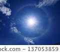 Rainbow halo around the sun 137053859