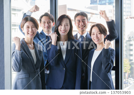 Fist pump Group Business people Fist pump Group Business people 137053903