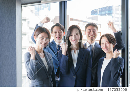 握拳團體商業人士 握拳團體商業人士 137053906