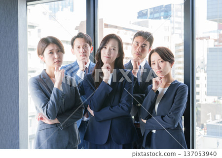 麻煩纏身的團體商人 137053940