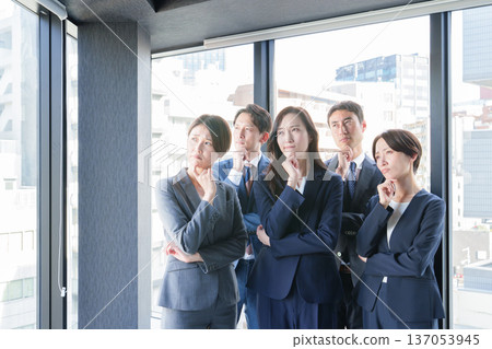 麻煩纏身的團體商人 麻煩纏身的團體商人 137053945