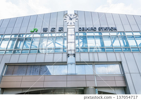 北海道帶廣市 - 晴朗天氣下的JR帶廣站 137054717