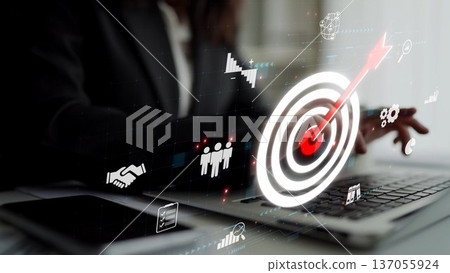 Identifying Target Customers for Effective Marketing Muxer 137055924