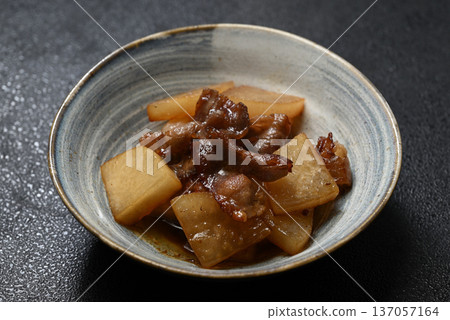 Pork belly and radish Pork belly and radish 137057164