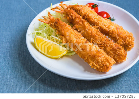 A classic Western-style plate of fried shrimp, garnished with cabbage and lemon A classic Western-style plate of fried shrimp, garnished with cabbage and lemon 137057283