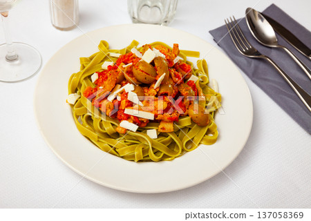Italian spinach tagliatelle pasta with tomato sauce Italian spinach tagliatelle pasta with tomato sauce 137058369