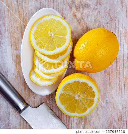 Sliced lemon on wooden table 137058518