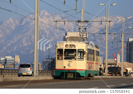 【富山千穗鐵道】立山山脈與7000系列（市電：Anoya至Toyota Mobility富山G廣場五福前） 137058541
