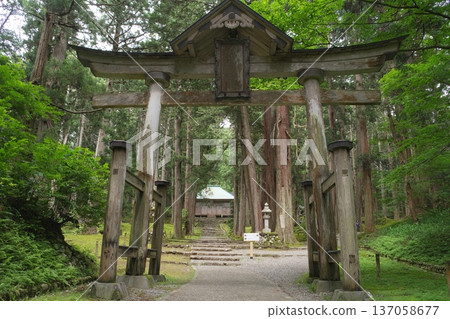 Hakusan Heisen-ji Temple Two Torii and Hall of Fame Hakusan Heisen-ji Temple Two Torii and Hall of Fame 137058677